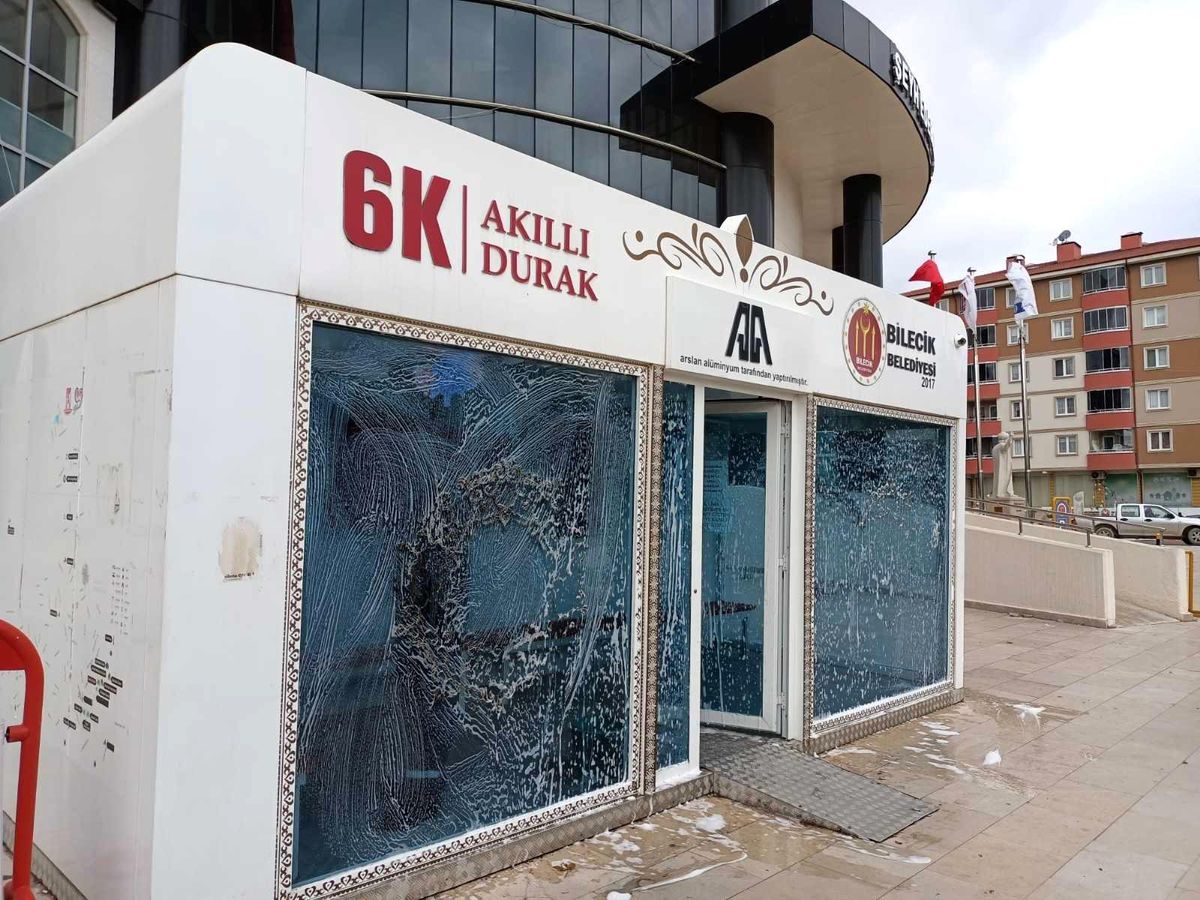 Şehirdeki bütün duraklarda temizlik ve bakım çalışması gerçekleştiriliyor