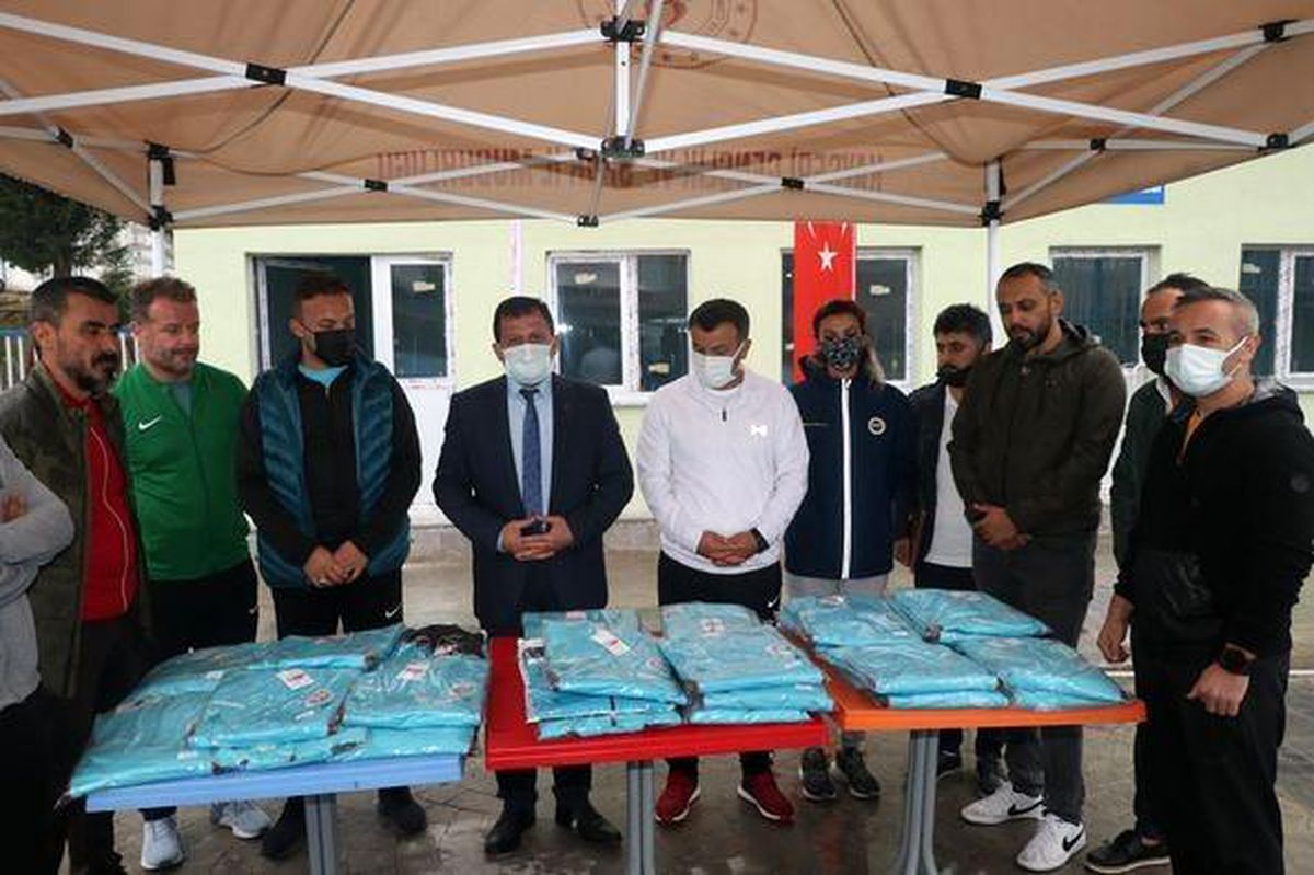 Sporculara malzeme yardımı yapıldı
