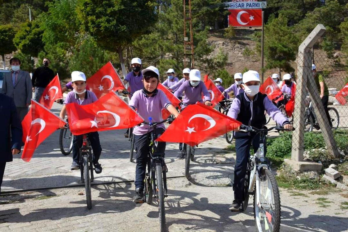 Şuhut\'ta düzenlenen bisiklet turuna yoğun ilgi