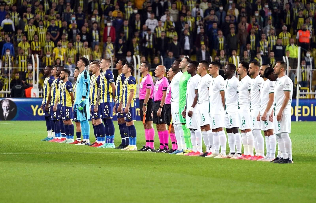 Fenerbahçe, rakiplerinin puan kaybettiği haftayı 3 puanla kapattı