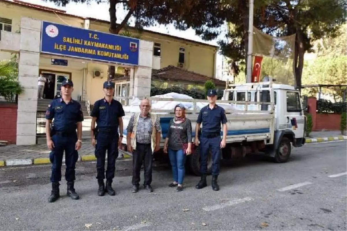 \'Tüccarız\' diyerek 64 ton kuru üzümü çaldılar