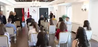 Son Dakika | Türkiye'nin Tiran Büyükelçisi Yörük, Türkiye Burslarını kazanan Arnavut öğrencilerle bir araya geldi