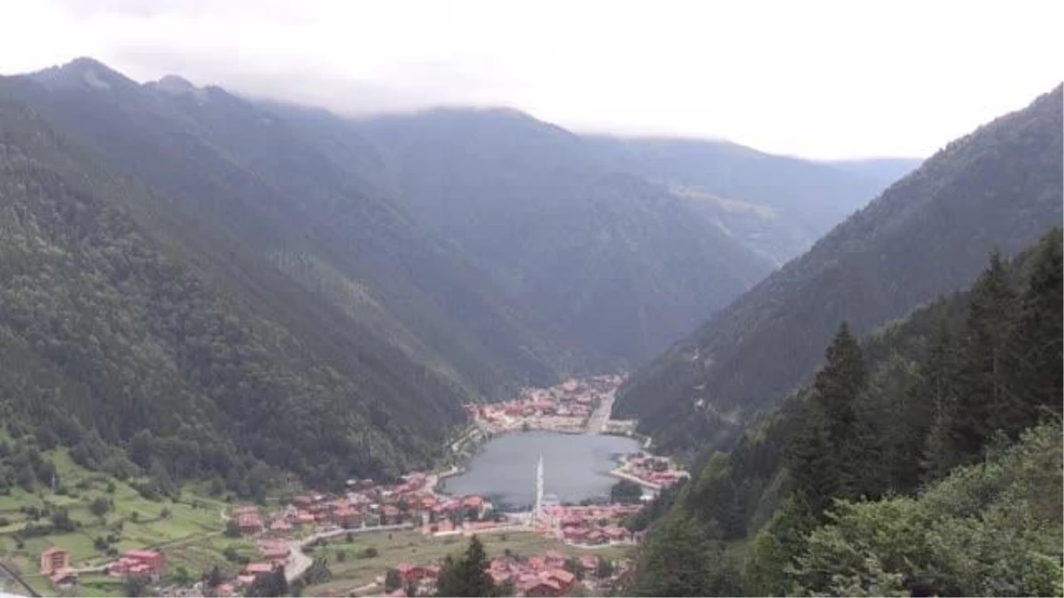 Uzungöl\'e ziyaretçi akını