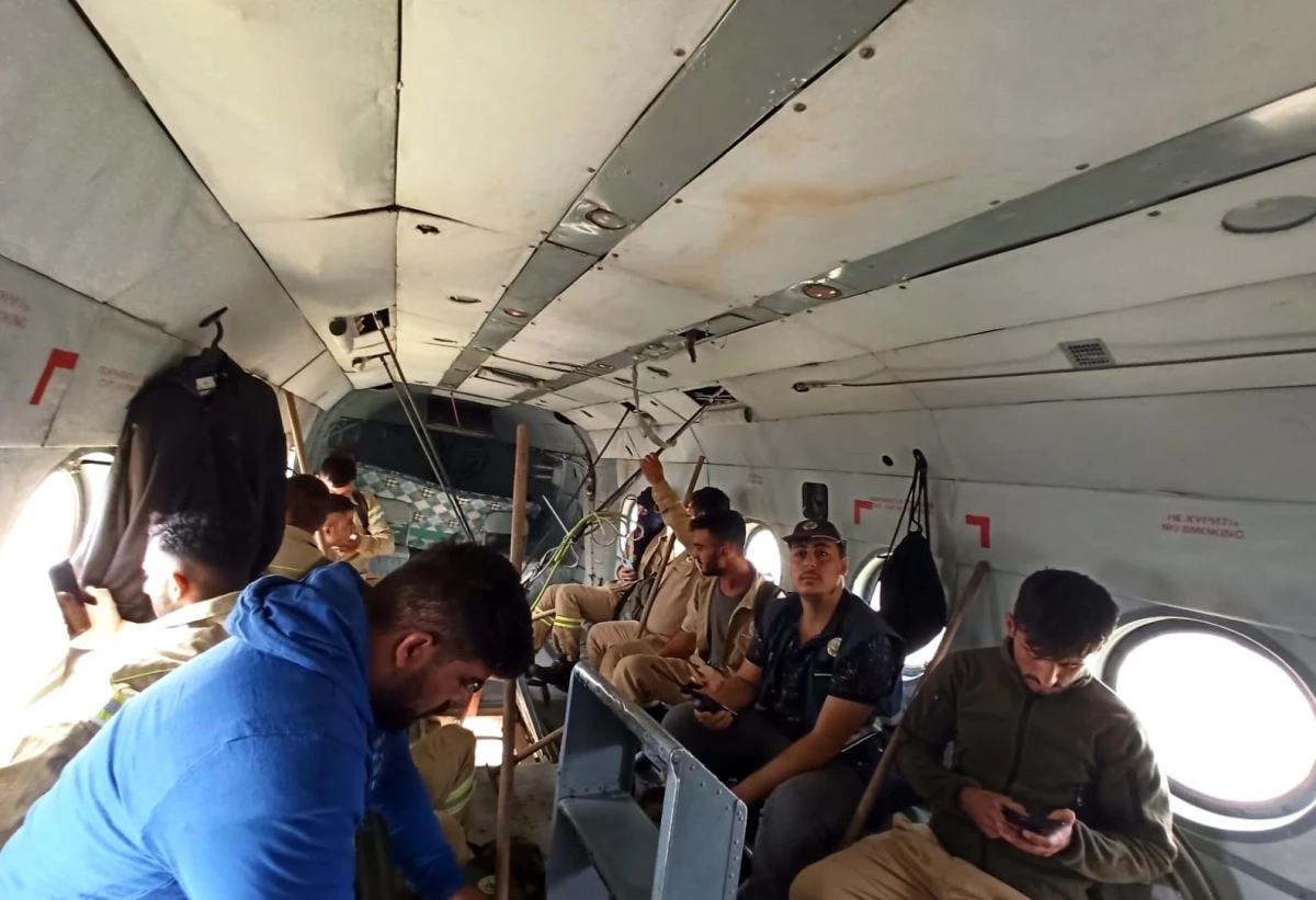 Son dakika! Yer ekipleri Manavgat\'taki yangın bölgesine helikopterle bırakılıyor