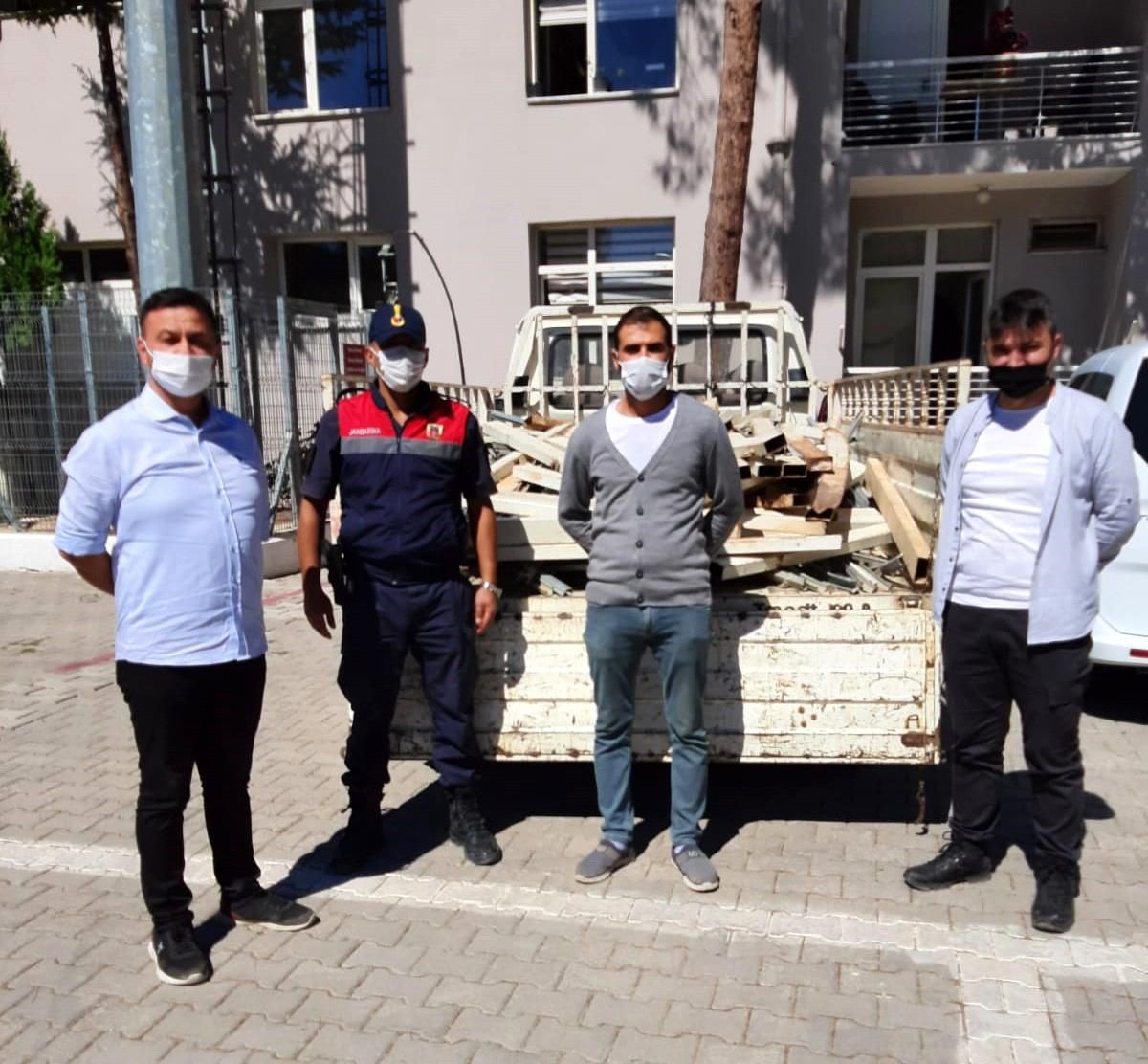 50 bin TL değerindeki sera demirlerini çalan 3 kişi yakalandı