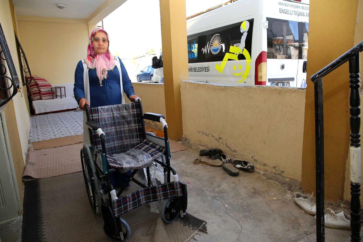 9 vatandaşa tekerlekli sandalye desteği