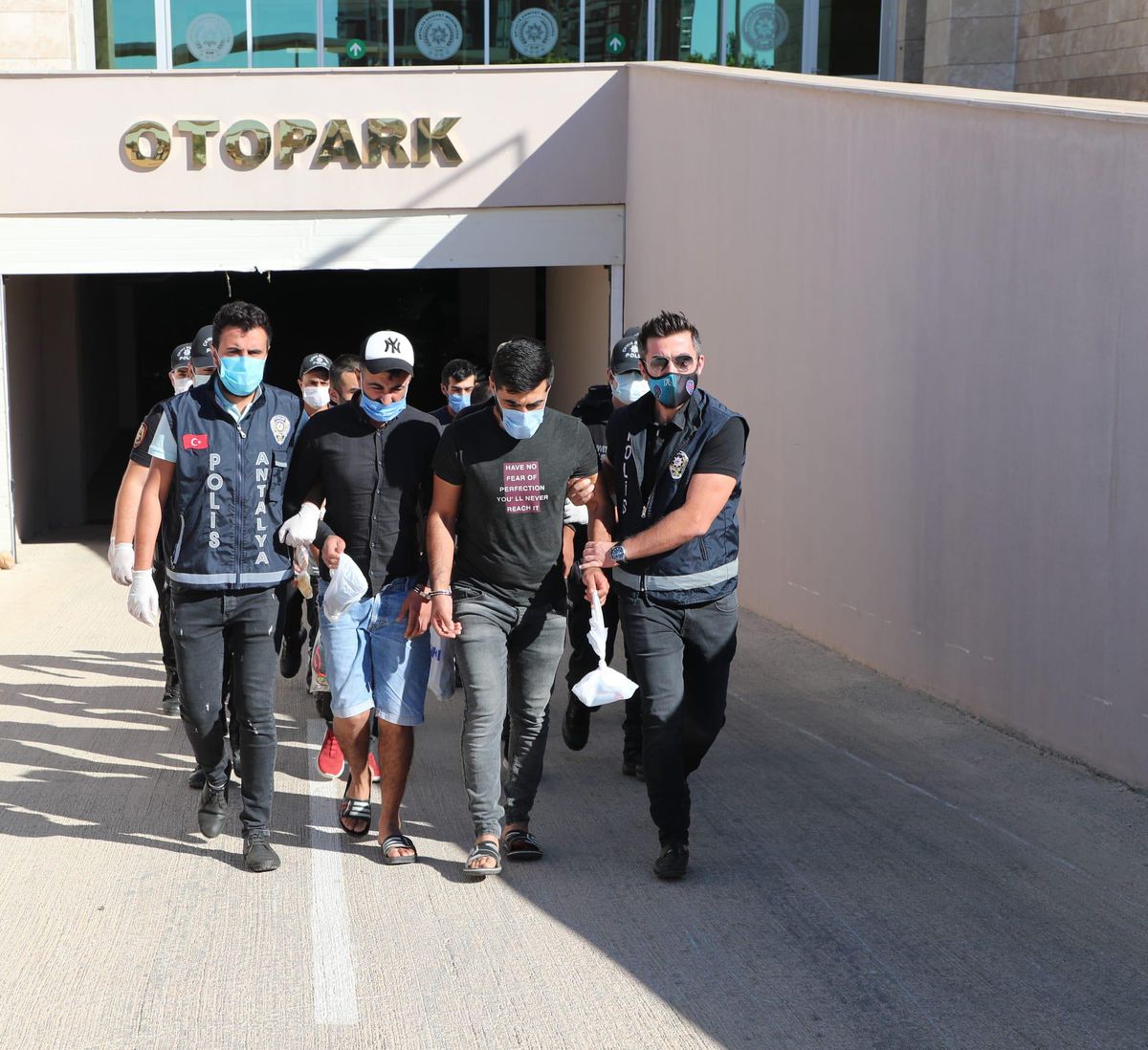 Son Dakika | Antalya\'da haklarında arama kararı bulunan 35 kişi yakalandı