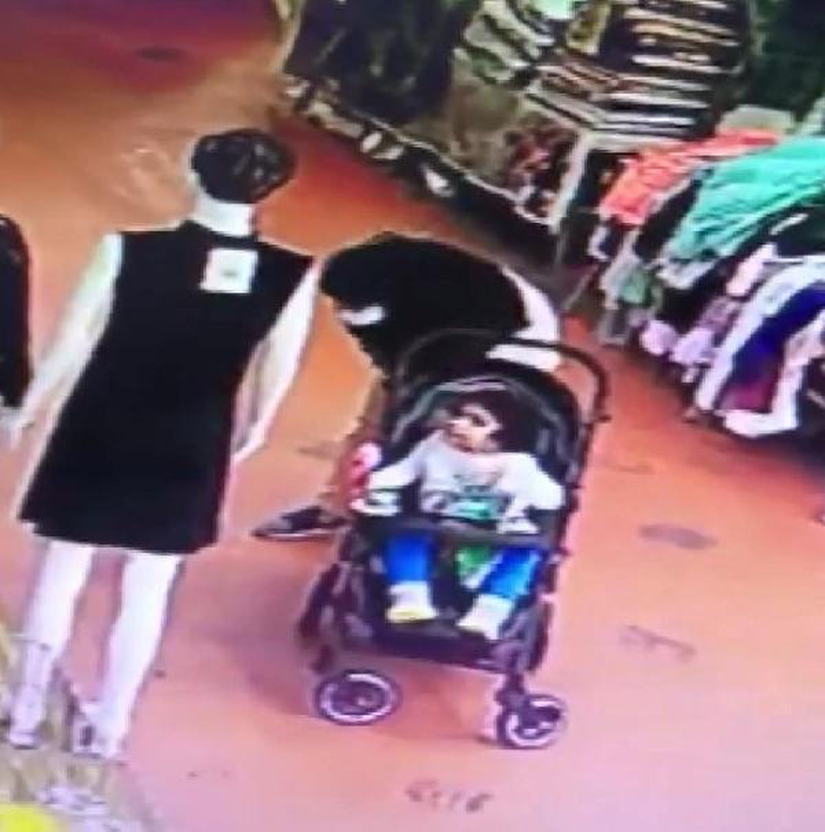 Avcılar\'da bebek arabasından çanta çaldı