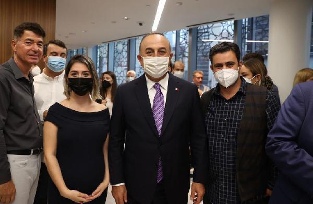 Bakan Çavuşoğlu, New York\'ta Türk vatandaşlarıyla bir araya geldi