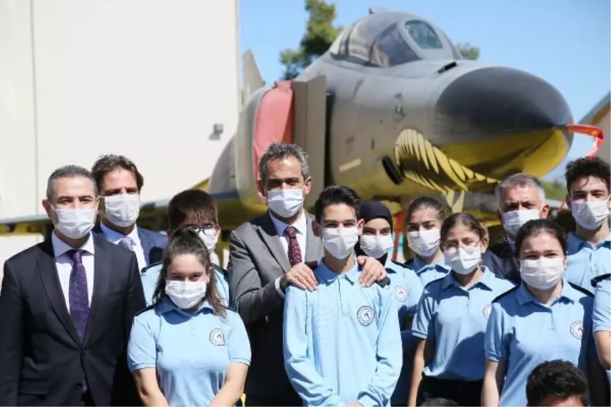 Son dakika haberi... BAKAN ÖZER: 198 SINIF YÜZ YÜZE EĞİTİME KALDIĞI YERDEN DEVAM EDİYOR