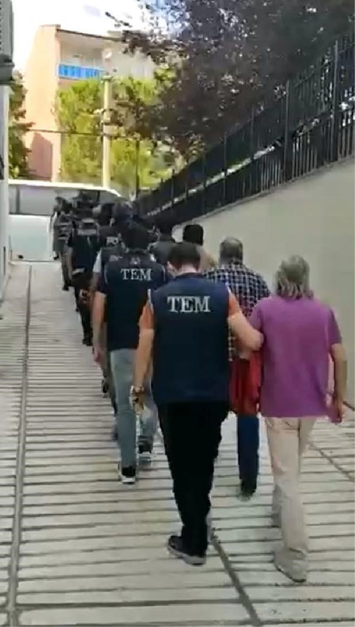 Son dakika! BALIKESİR MERKEZLİ FETÖ OPERASYONUNDA 7 TUTUKLAMA