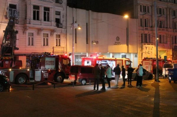 Emre Kınay'ın oyunculuk akademisinin bulunduğu binada yangın çıktı
