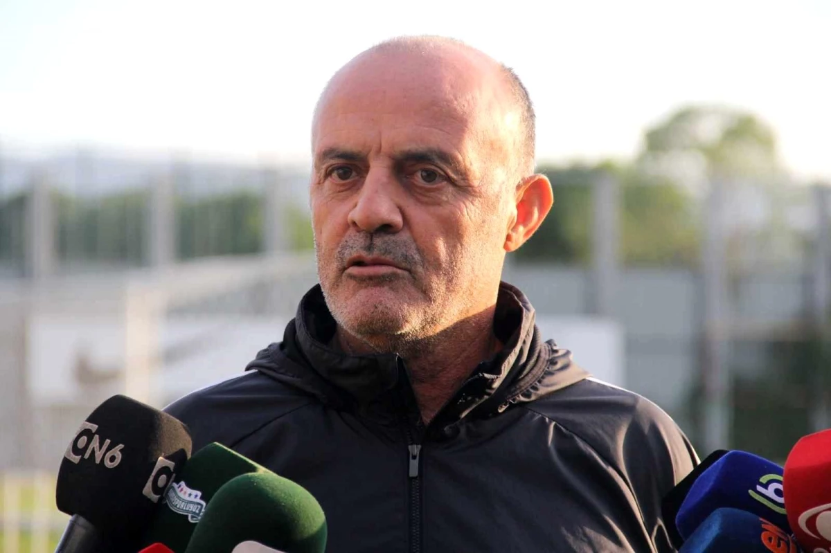 Bursaspor Teknik Direktörü Özcan Bizati: "Büyük bir camiaya geldiğimin farkındayım"