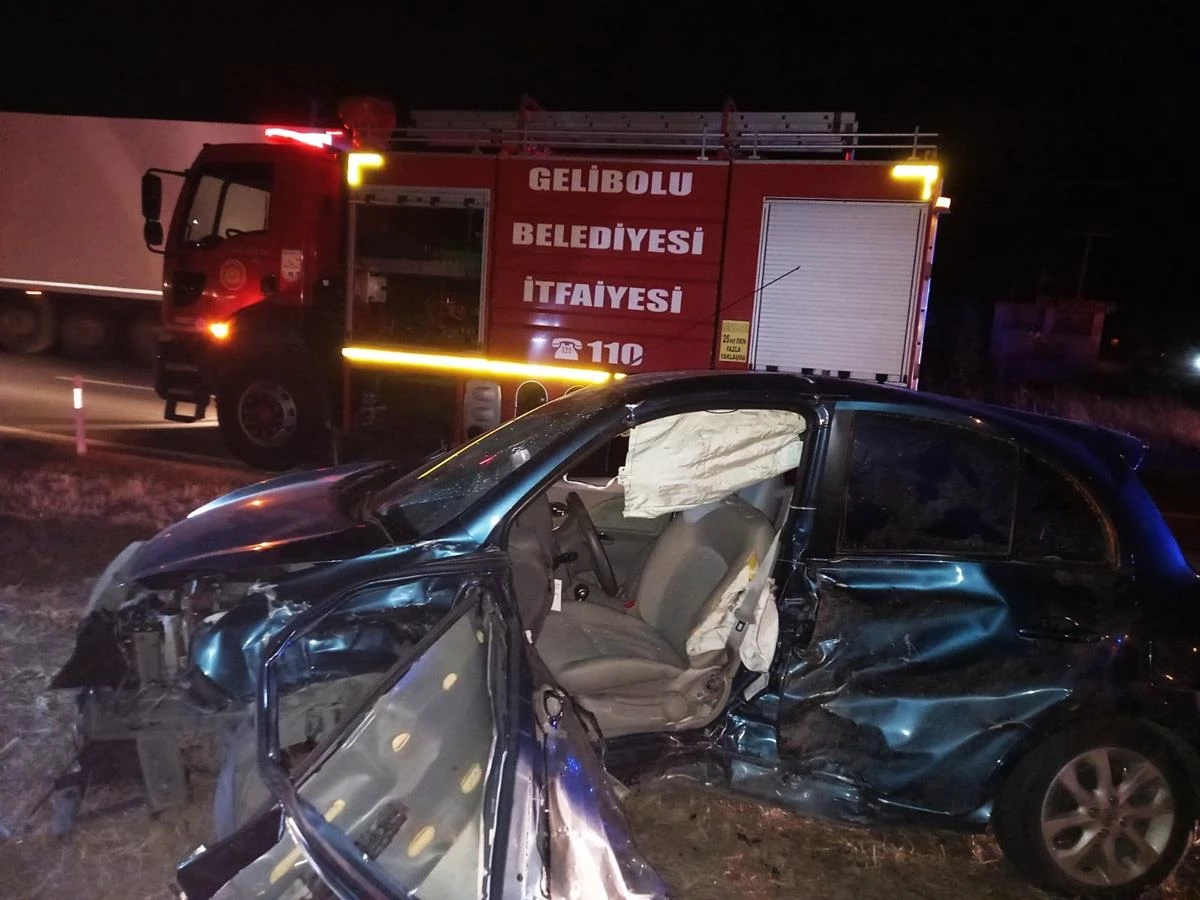 Son dakika haberi: Çanakkale\'de 2 otomobilin çarpıştığı kazada 4 kişi yaralandı