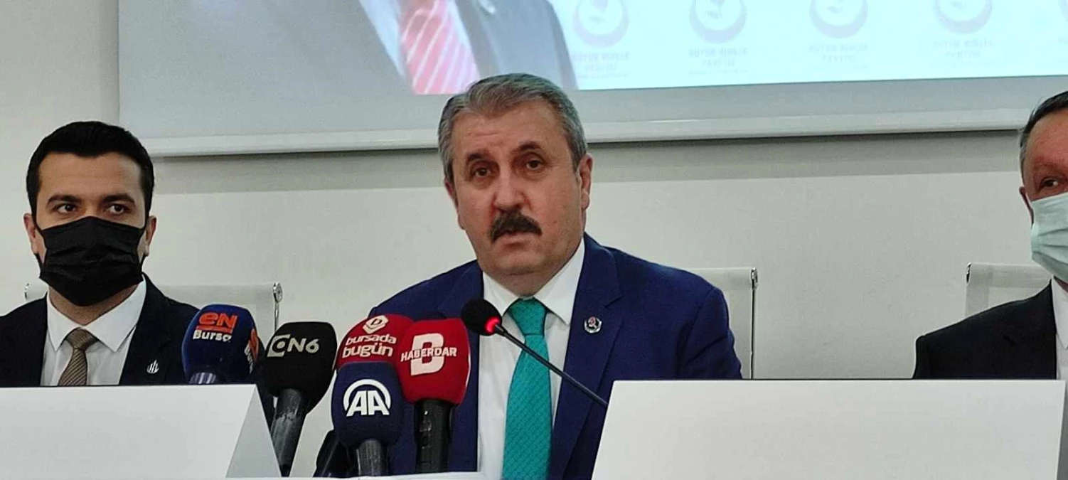 Destici: "Türk ve Müslüman olan herkesin gururlanacağı, karışımızdakilerin de gıptayla baktığı bir binanın açılışını bile küçümsemek izah edilebilir...