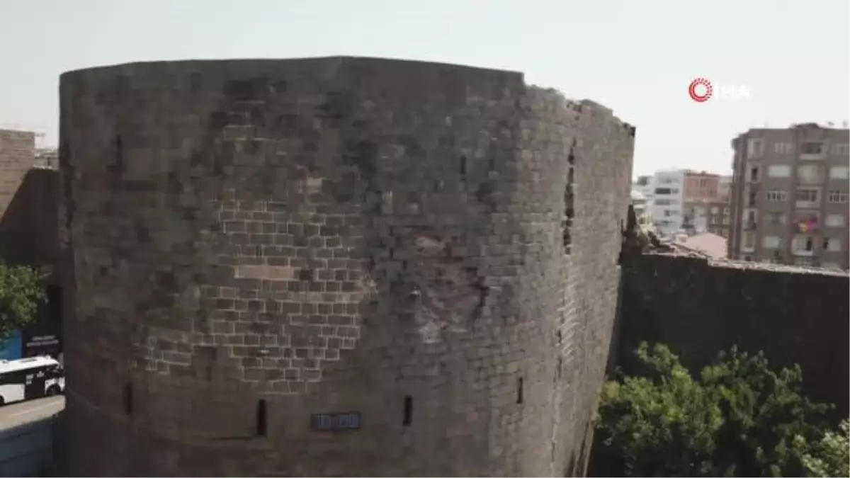 Diyarbakır Surları Urfakapı restorasyon çalışmalarında mancınık kaidesi bulundu