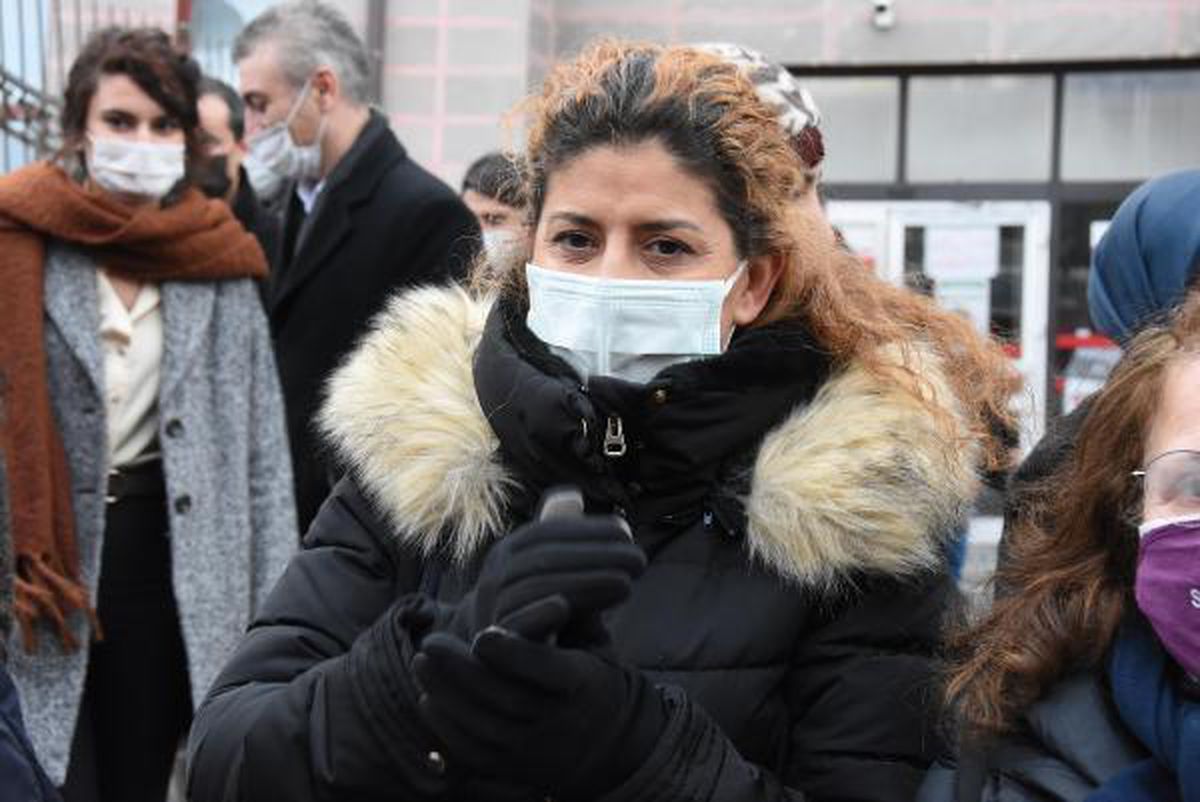 Eşini 16 yerinden bıçaklayan sanık için \'gönüllü vazgeçme\' indirimi talebi