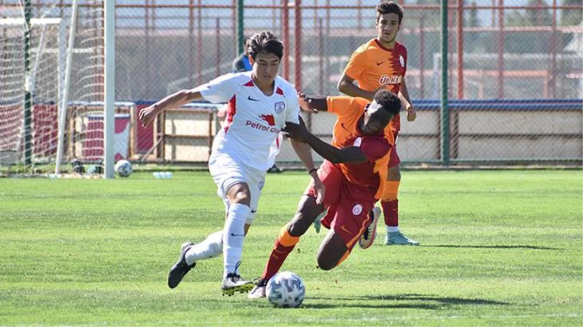 Galatasaray\'ın yeni transferi Yousef ilk kez görüntülendi