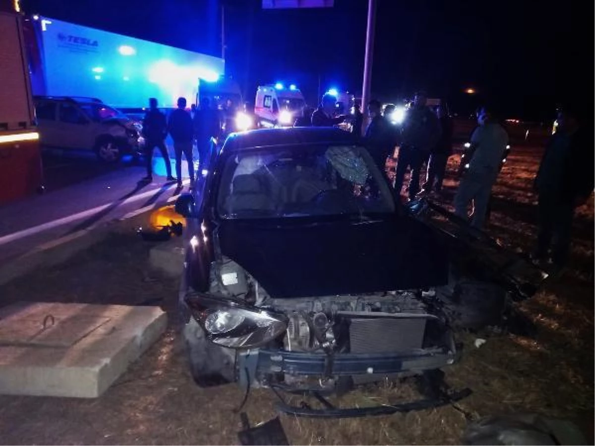 Gelibolu\'da iki otomobil çarpıştı: 4 yaralı