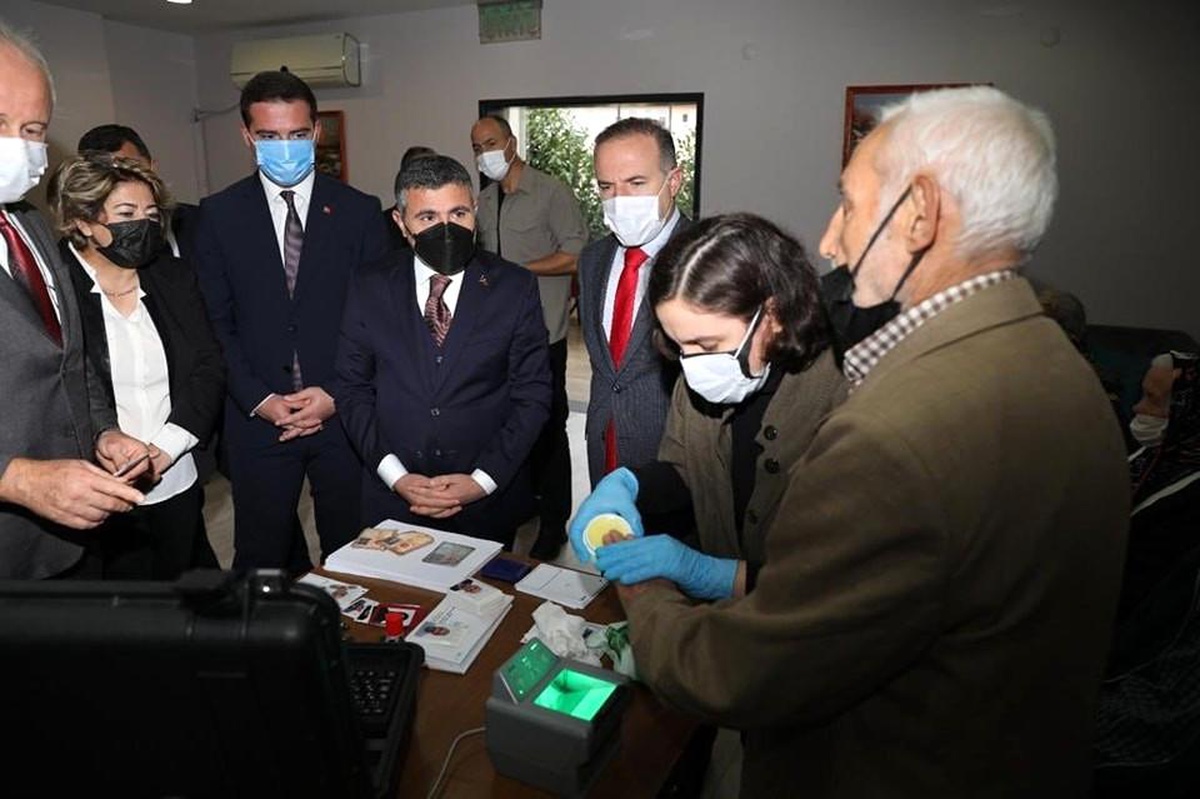 Hizmet huzurevi sakinlerinin ayağına gitti