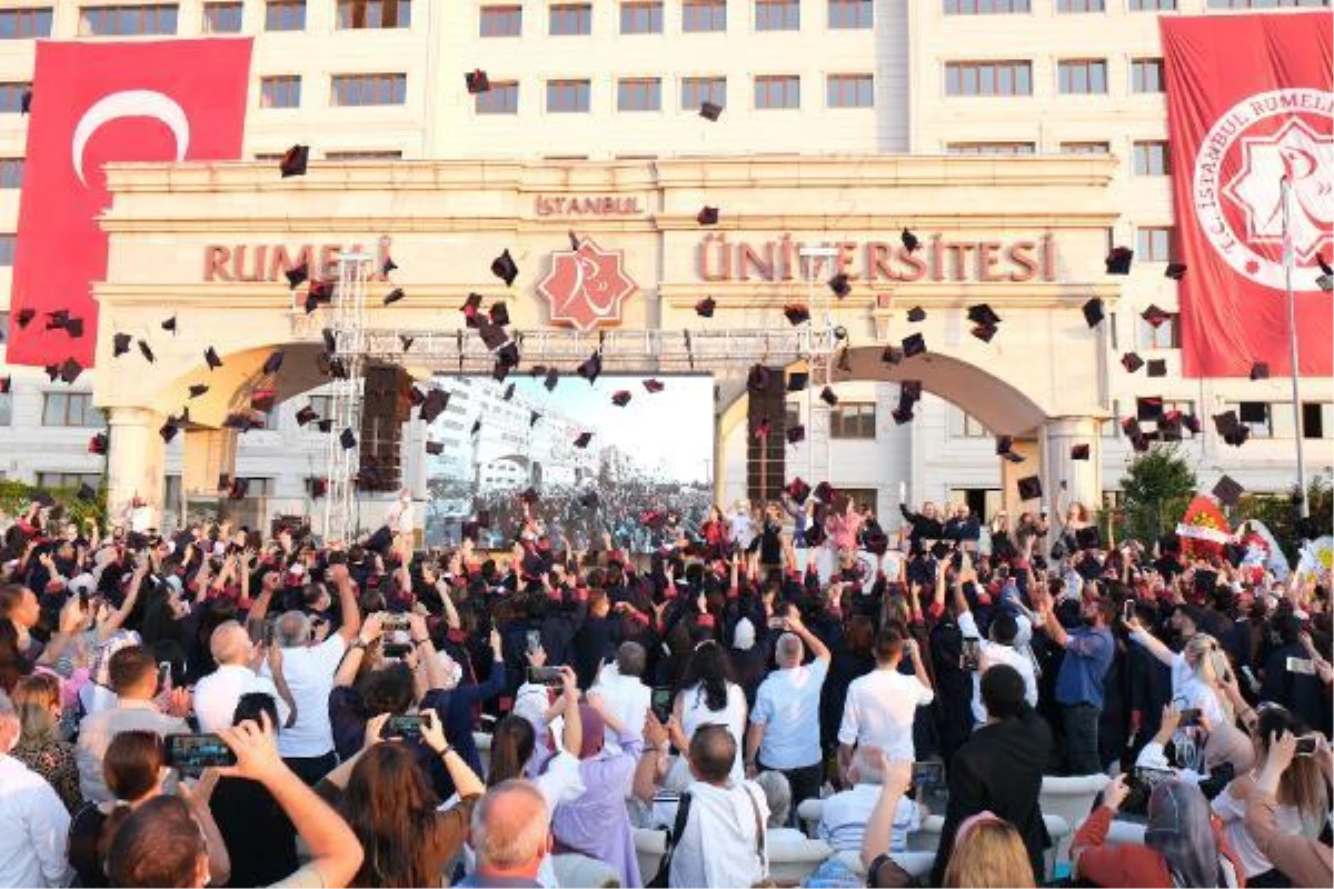 İstanbul Rumeli Üniversitesi\'nde mezuniyet coşkusu yaşandı