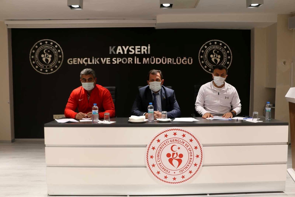 Kabakcı, TOHM sporcuları ile bir araya geldi