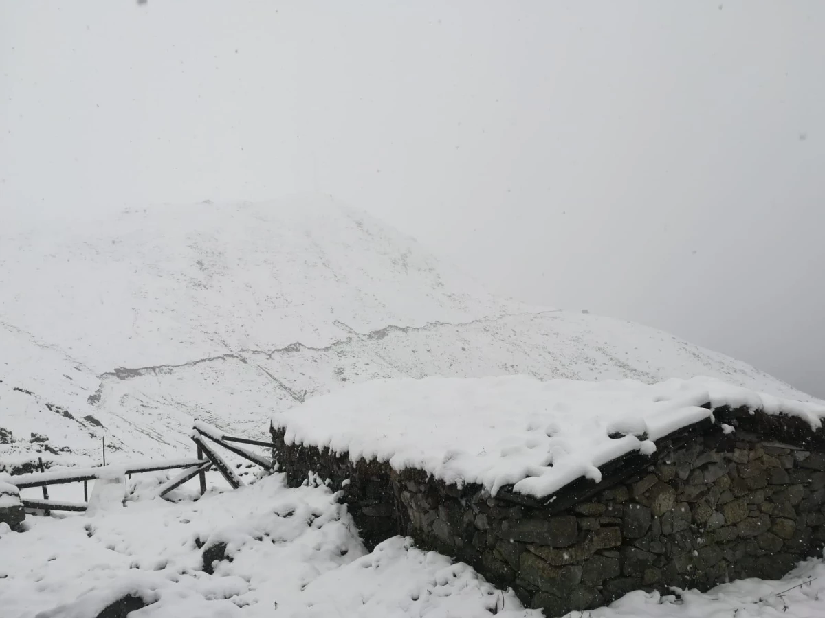 Karadeniz\'de 4 ilin yüksek kesimlerinde kar etkili oluyor