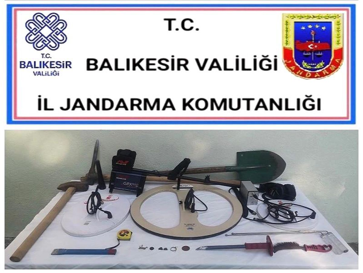 Kepsut\'ta 2 şahsa tarihi eser operasyonu