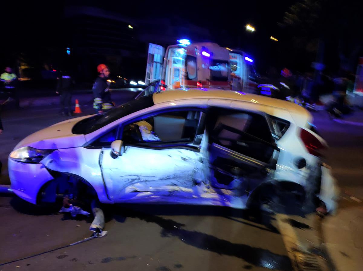 Konya\'da 2 otomobilin çarpışması sonucu 2 kişi öldü, 1 kişi yaralandı