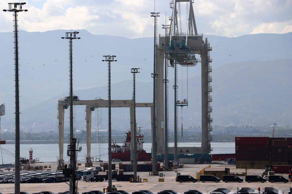 Limanda merdivenden düşen işçi yaralandı