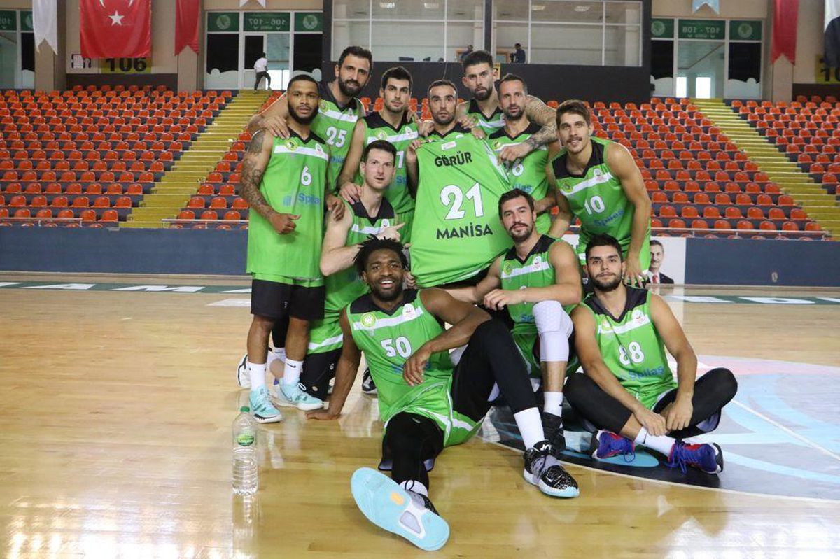 Manisa\'nın dev adamları finalde