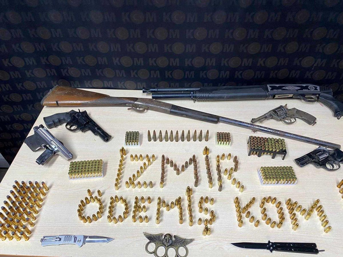 Operasyon yapılan şüphelinin evinden silah ve mühimmatlar çıktı