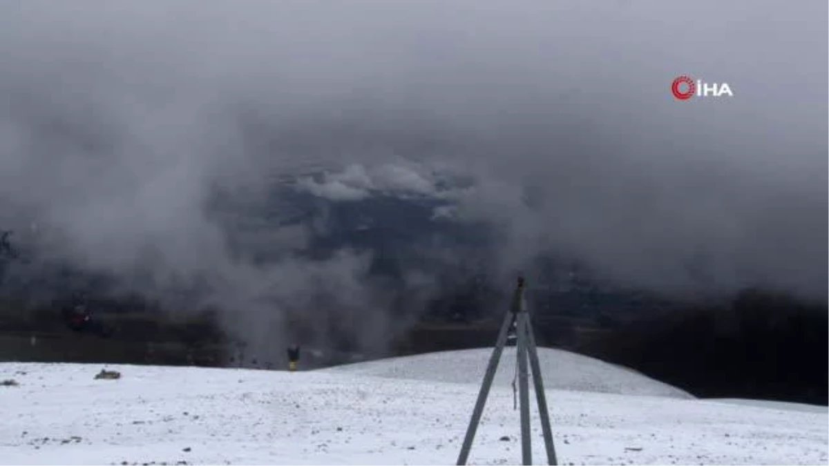 Sezonun ilk kardan adamı Erciyes Dağı\'nda 2 bin 650 metre yükseklikte yapıldı