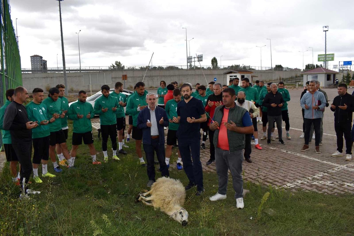 Sivas Belediyespor, Etimesgut maçı öncesi koyun kesti