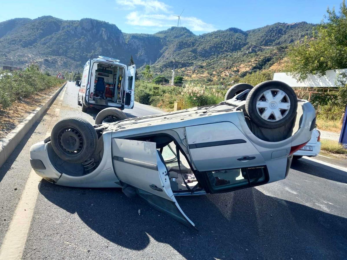 Son dakika haber... Söke\'de trafik kazası: 3 yaralı