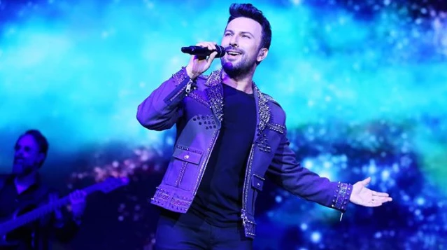 Tarkan, paylaşıp hemen sildiği yarı çıplak fotoğrafına açıklık getirdi