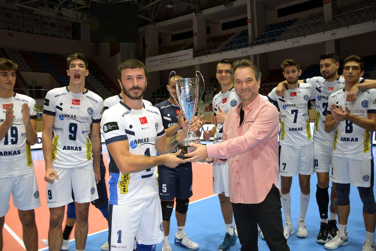 Simya Metal 7. TSYD İzmir Voleybol Turnuvası\'nı Arkas Spor kazandı