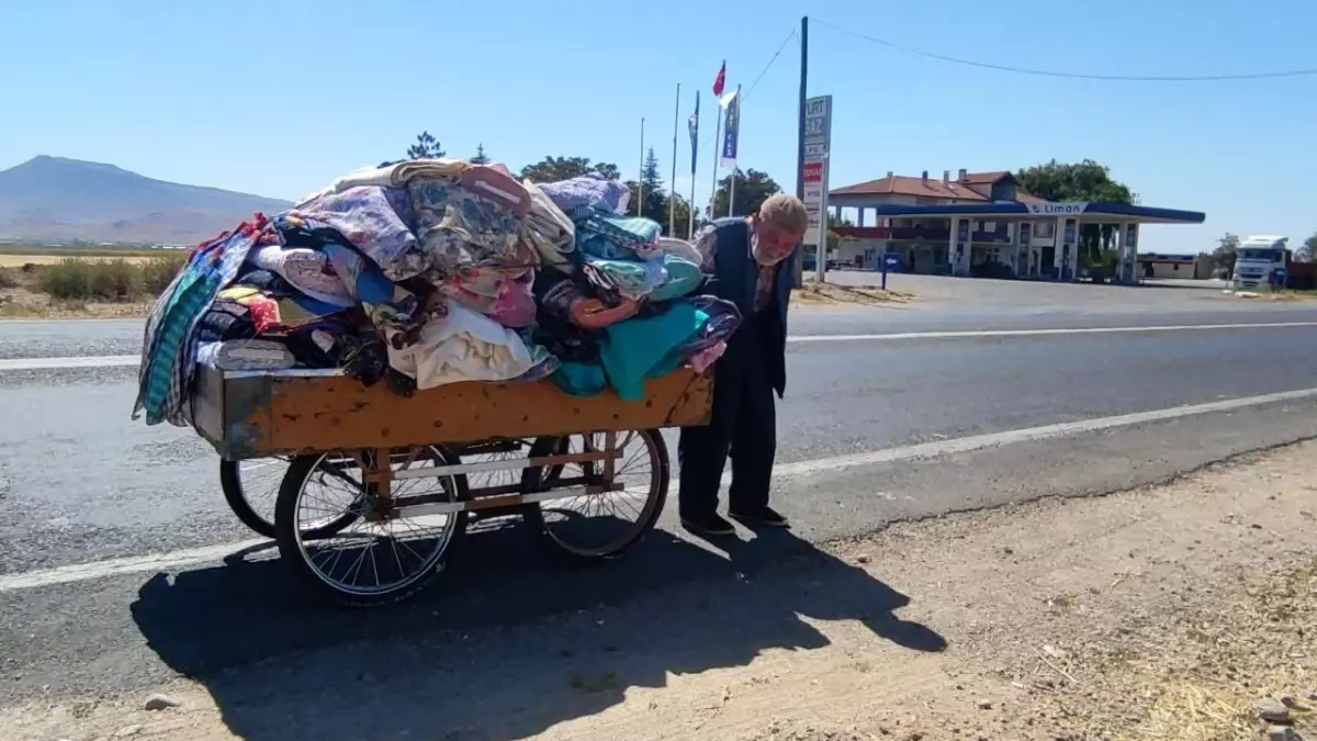 88 yaşındaki çerçici ekmek parası için kilometrelerce yol gidiyor