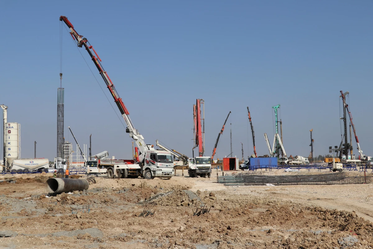 Adana\'da milyar dolarlık ihracat hedefleyen petrokimya tesisi 2023\'te devreye giriyor