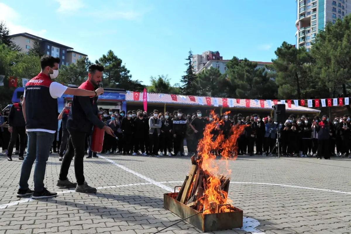 BAŞAKAY\'dan Başakşehirli öğrencilere yangın eğitimi