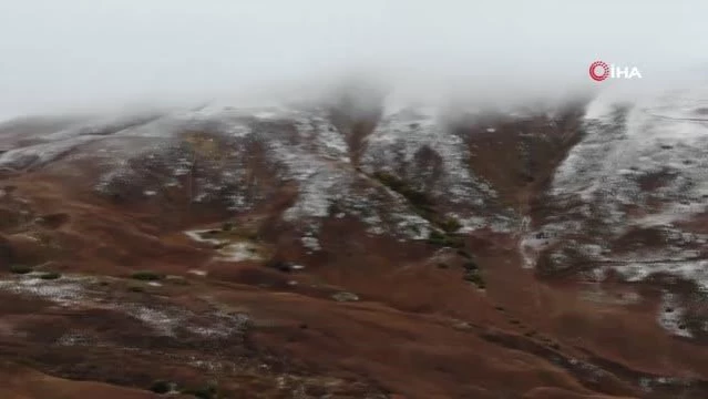 Bayburt'un yüksek kesimlerinde kar yağışı etkili oldu
