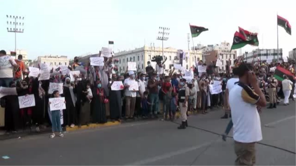 Son dakika haberi... Binlerce Libyalı, Temsilciler Meclisi\'nin güvenoyunu kararını başkent Trablus\'ta protesto etti (2)