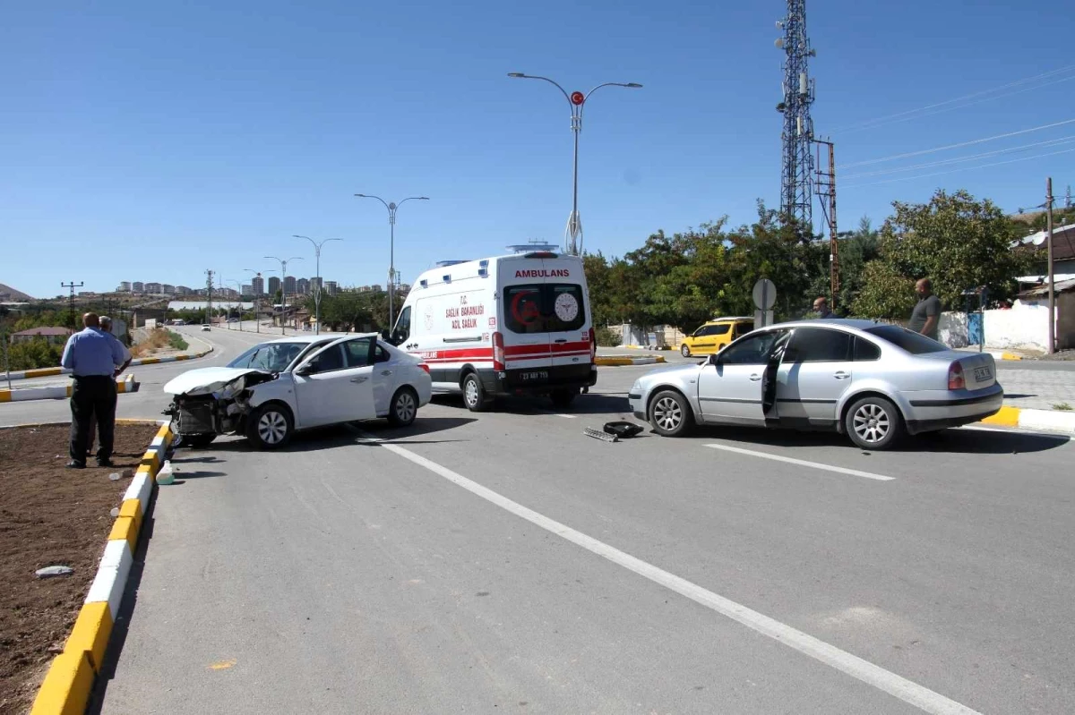 Elazığ\'da trafik kazası: 2 yaralı