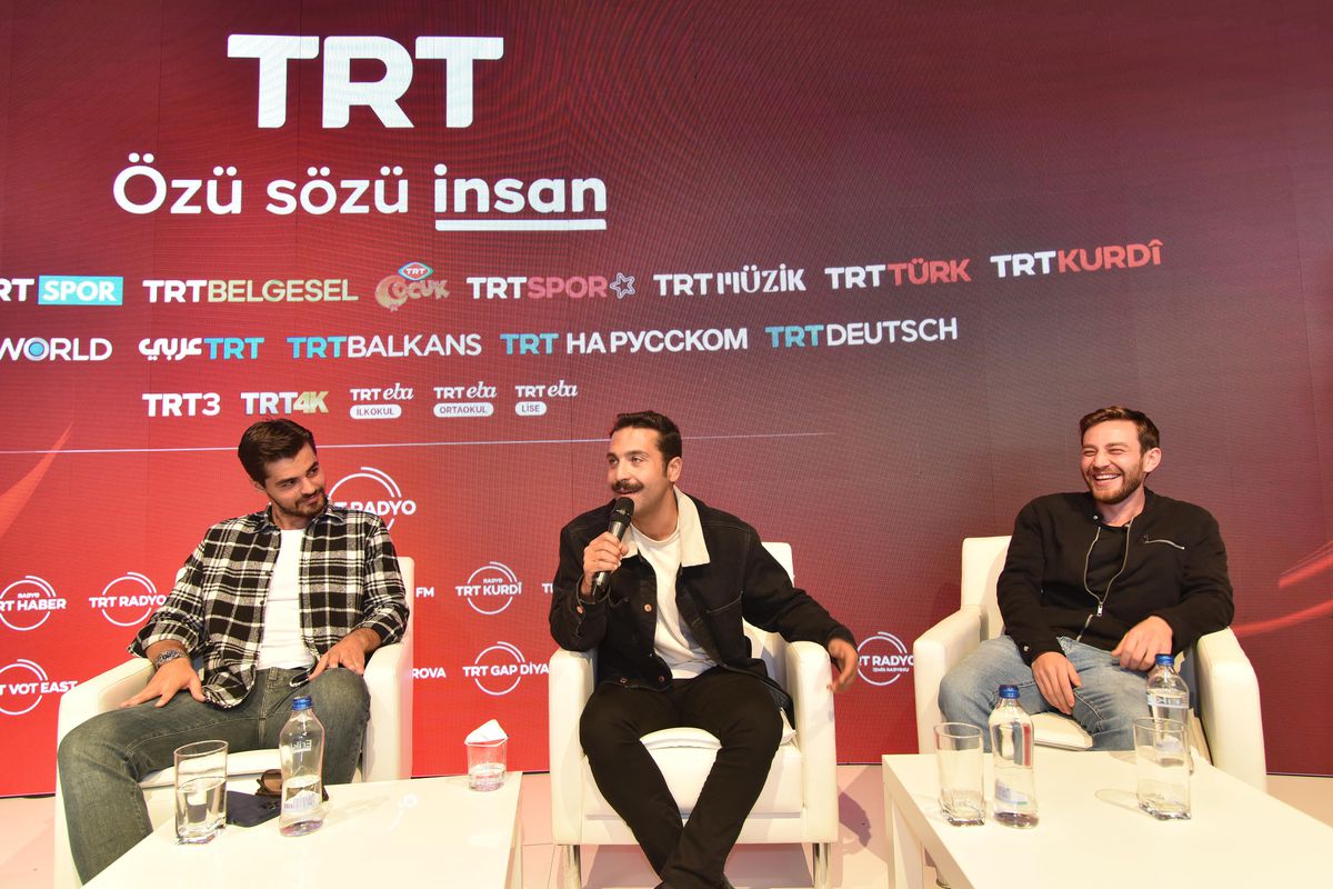 Gönül Dağı\'nın mucitleri dizideki hayranlarıyla TEKNOFEST\'te buluştu