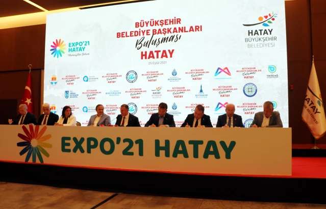 Hatay'da düzenlenen CHP'li Büyükşehir Belediye Başkanları toplantısı bitti