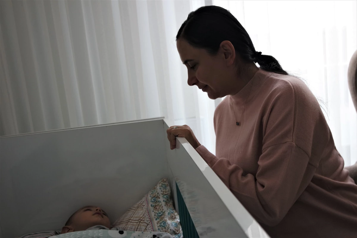 Kovid-19\'u yoğun bakımdaki tedaviyle atlatan hamile kadından aşı çağrısı