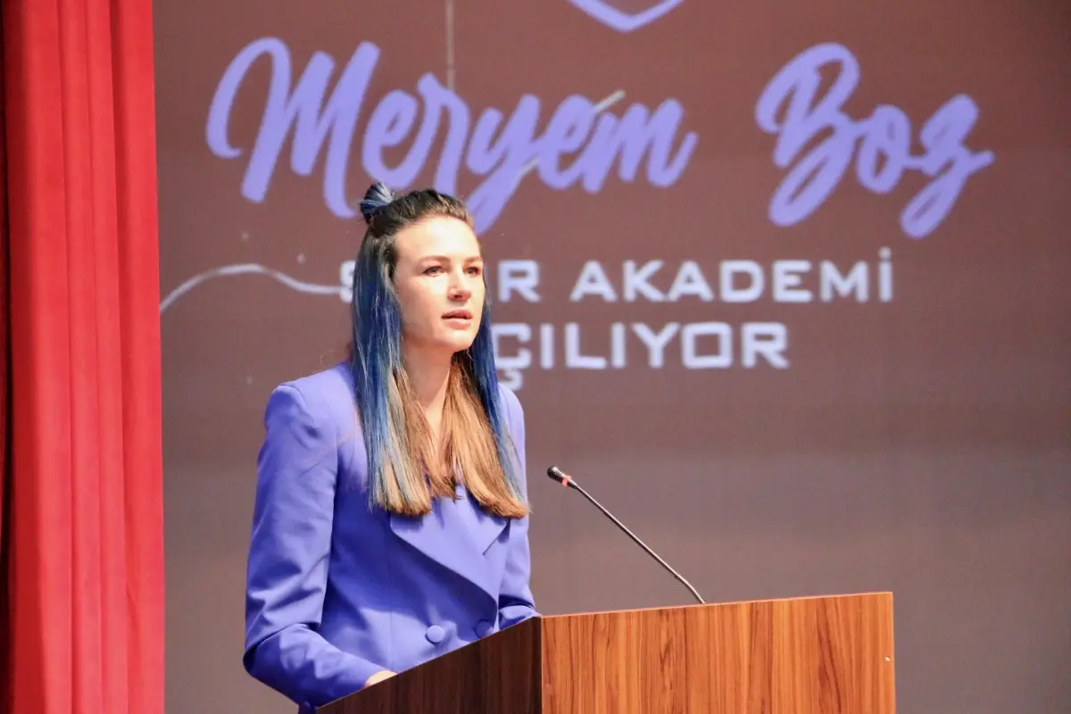 Milli voleybolcu Meryem Boz, Eskişehir\'de adını taşıyan akademinin açılışına katıldı Açıklaması