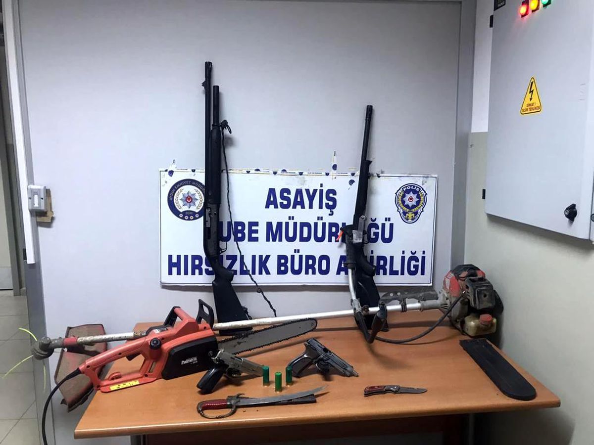 Son dakika haber... Operasyonla yakalanan azılı hırsızın evinden cephanelik çıktı