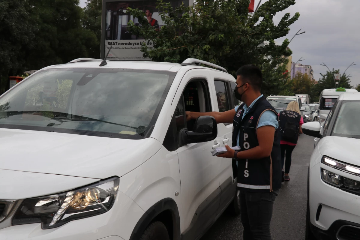 Son dakika haber: Polis dağıttığı broşürle sokakta çalıştırılan çocuklara karşı uyardı