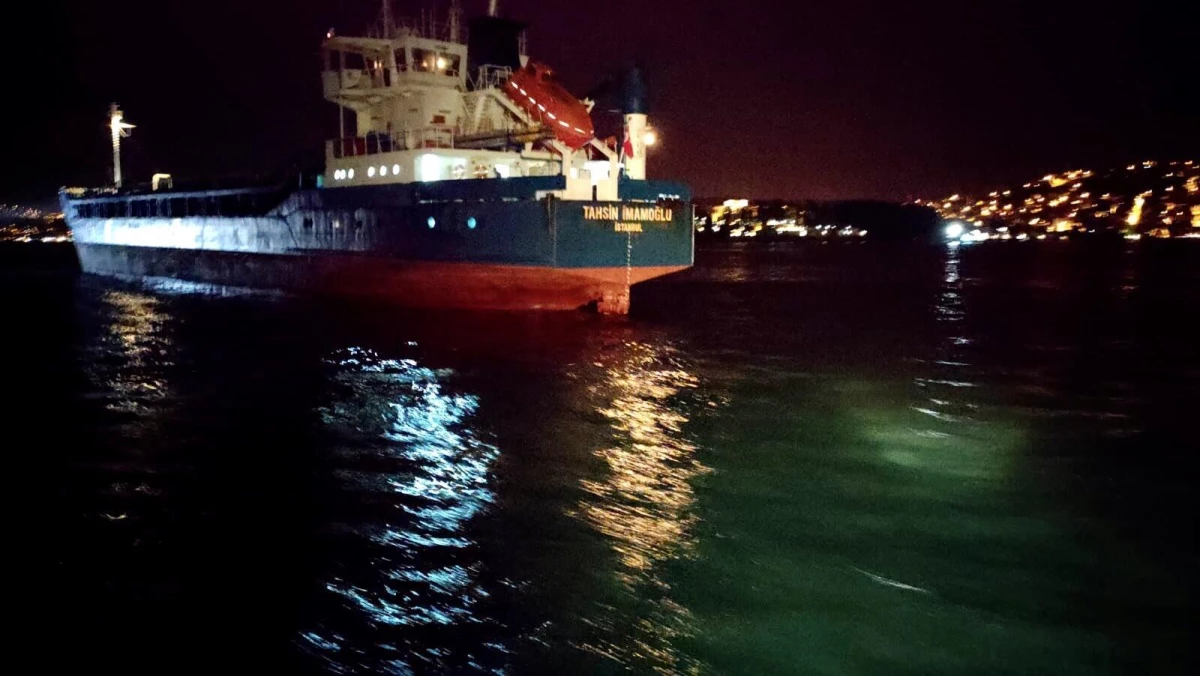 Son Dakika! İstanbul Yeniköy\'de Türk ve Rus bandralı iki kuru yük gemisi çarpıştı